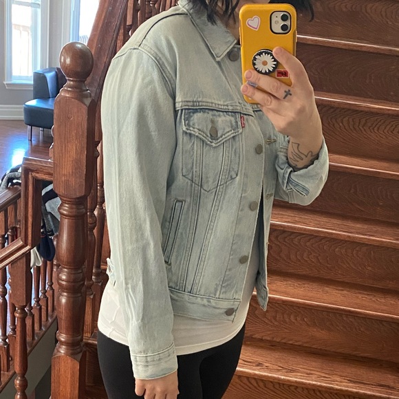 NWOT Levi’s washed denim jean jacket - Picture 3 of 6